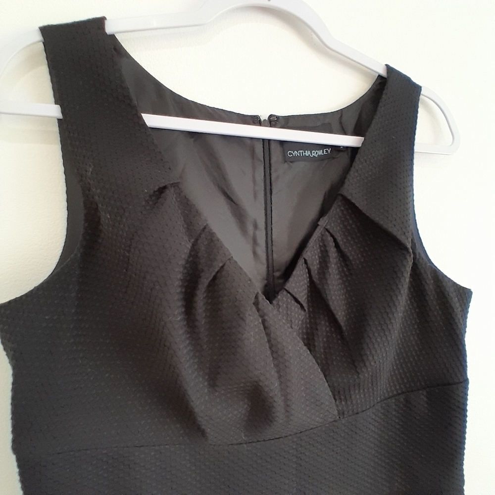Cynthia Rowley Honeycomb Sheath  Black Sleevless dress Sz 10  Like NEW